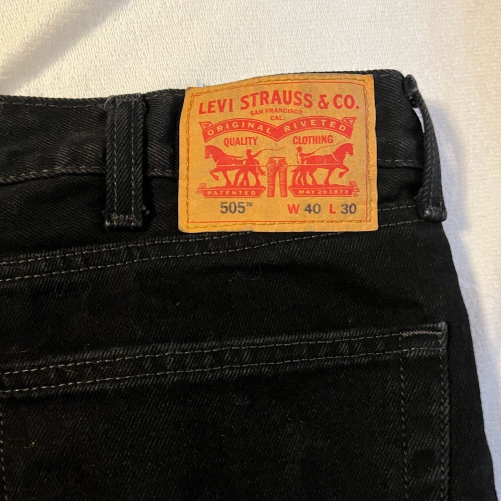 Levi’s black 505